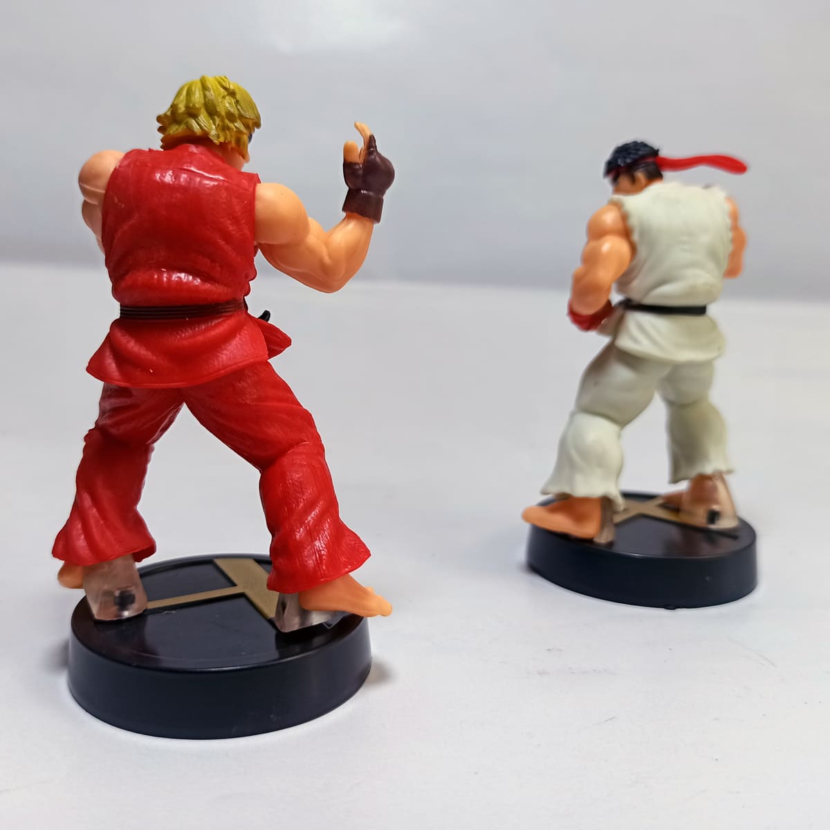 Figurines de Ryu et Ken se faisant face