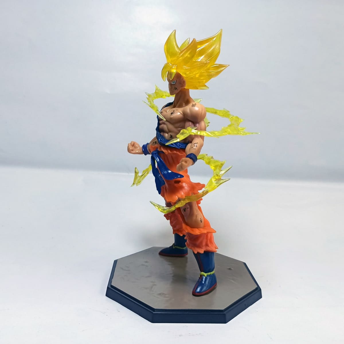 Figurine de Sangoku en mode Super Saiyan