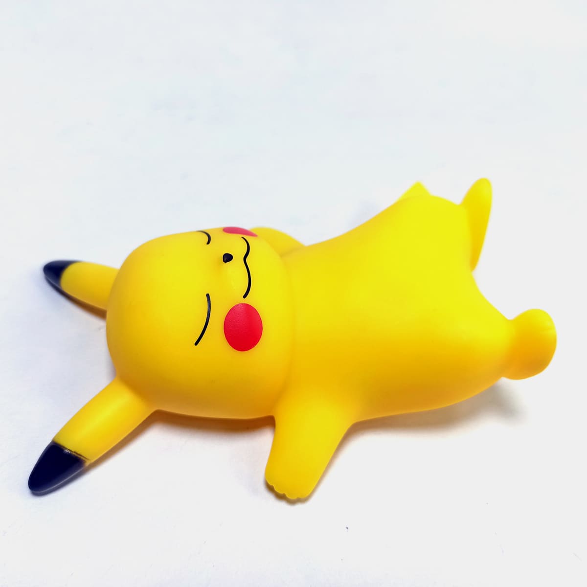 Veilleuse scintillante Pokémon Pikachu dormant