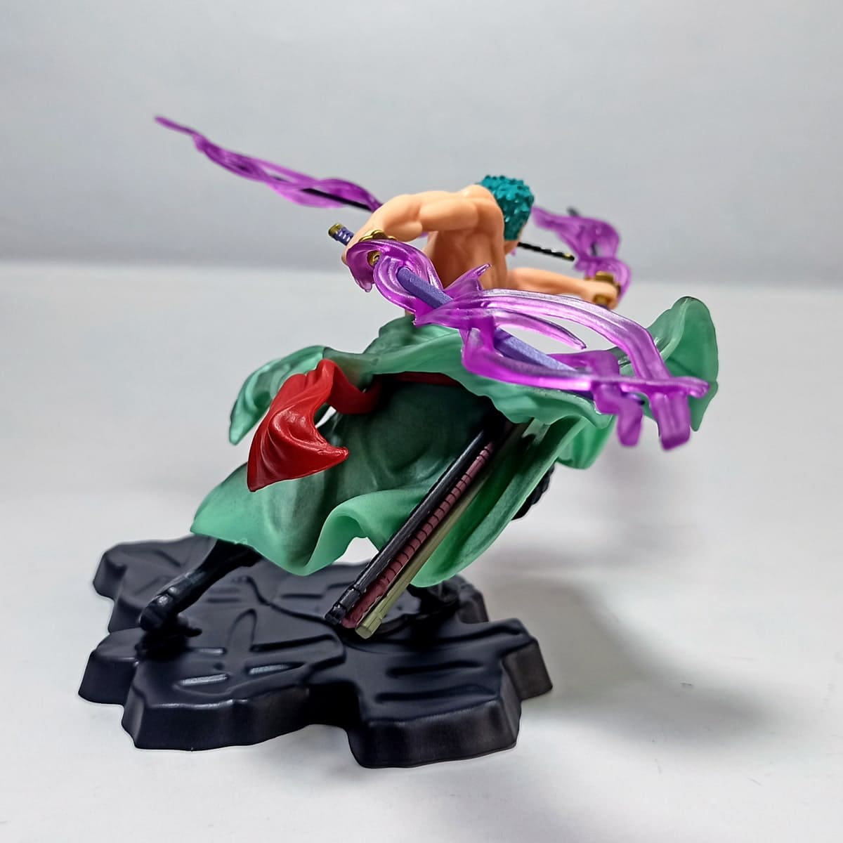 Figurine de Roronoa Zoro avec Enma Katana