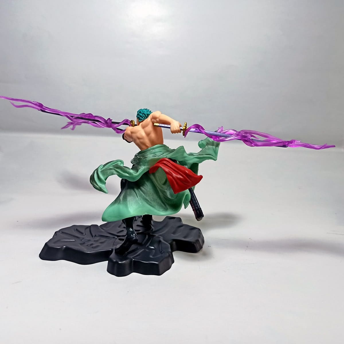 Figurine de Roronoa Zoro avec Enma Katana