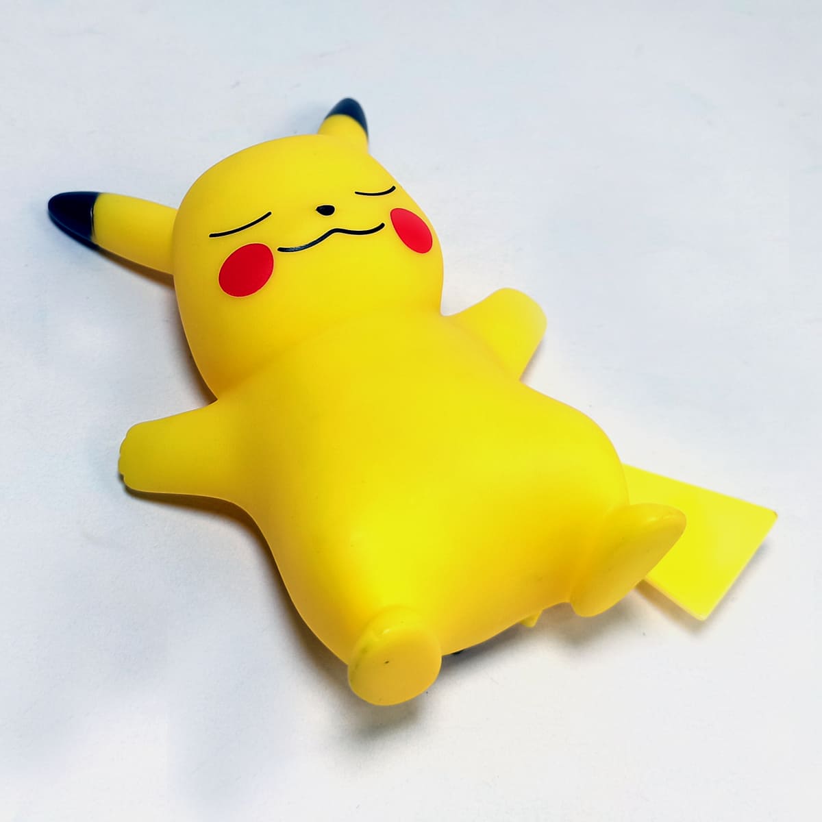 Veilleuse scintillante Pokémon Pikachu dormant