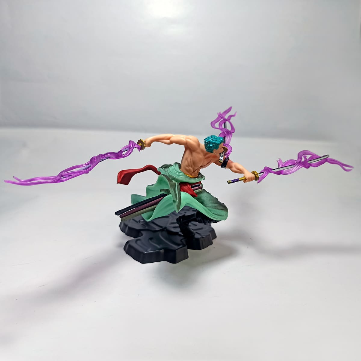 Figurine de Roronoa Zoro avec Enma Katana