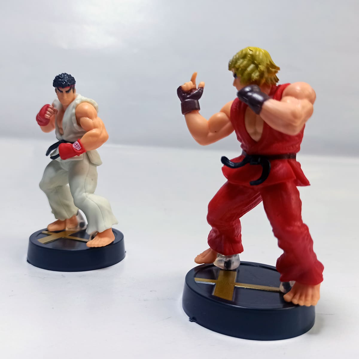 Figurines de Ryu et Ken se faisant face