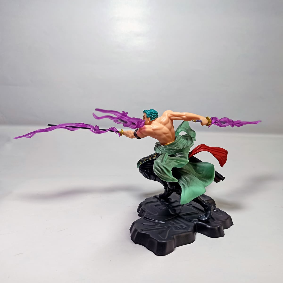 Figurine de Roronoa Zoro avec Enma Katana