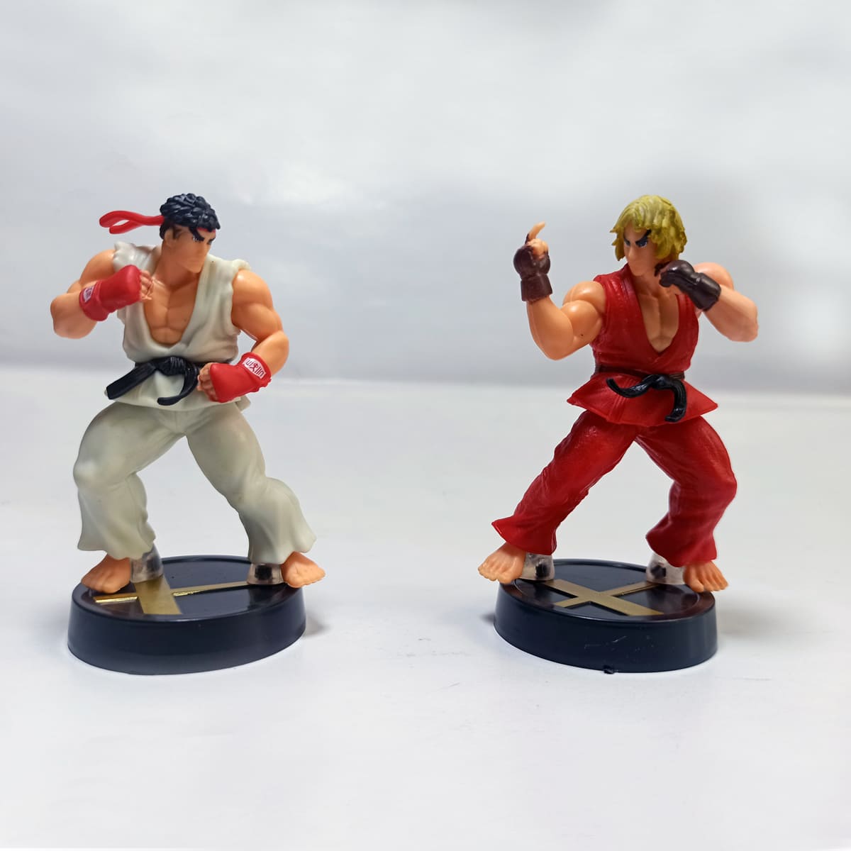 Figurines de Ryu et Ken se faisant face