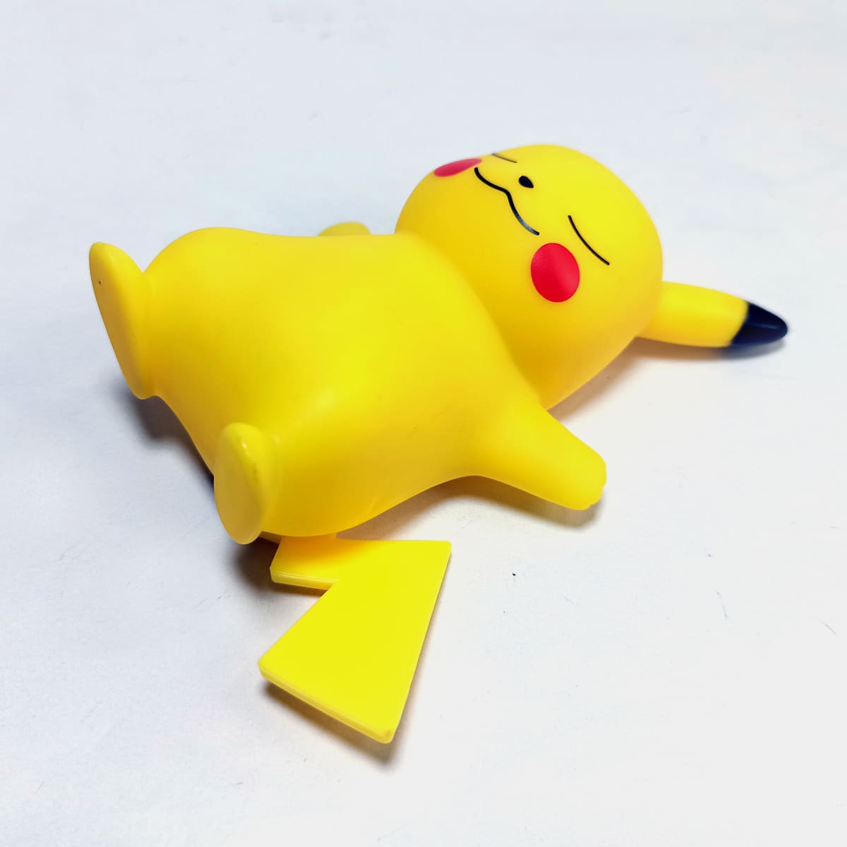 Veilleuse scintillante Pokémon Pikachu dormant