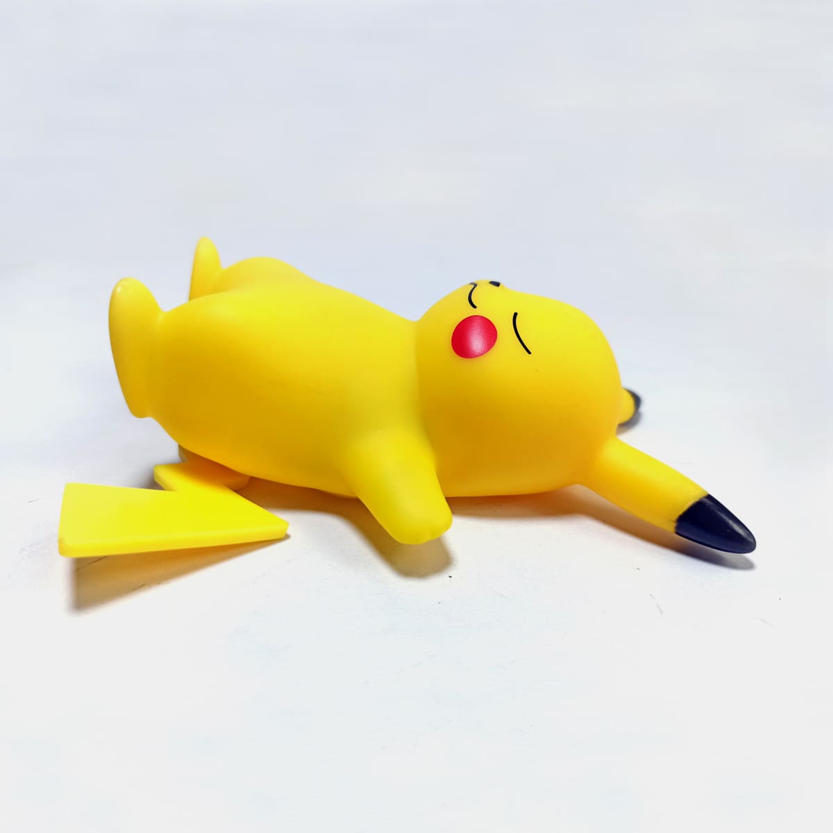 Veilleuse scintillante Pokémon Pikachu dormant